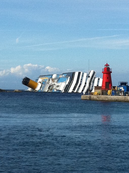 Costa Concordia, sett fr�n hamnen