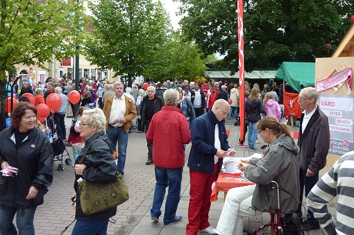 M�nga bes�kte s valstugan under Vaggerydsdagen 28 aug 