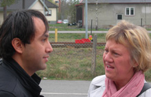 Luciano Astudillo i samtal med Carina �debrink ordf�rande f�r socialdemokraterna inom Vaggeryds kommun