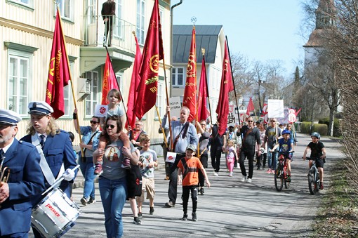 1:a maj tget p Kyrkogatan.