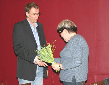 Eira Henriksson avtackas ur AKs styrelsen 2007.